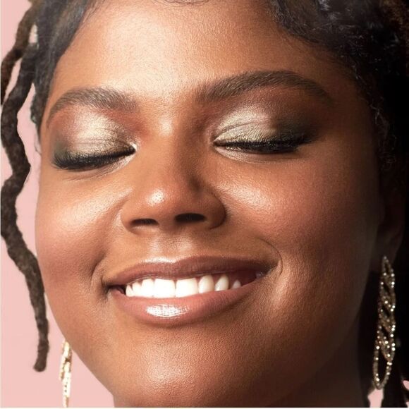 Best Dressed Lids Eyeshadow Palette - Picture 4 of 9